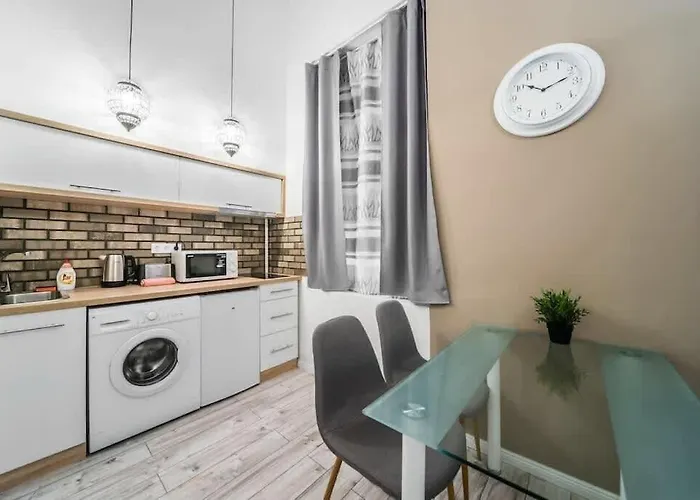 Sweet & Cozy Home At Center
