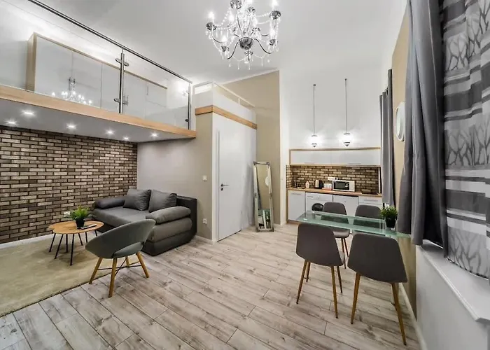 Sweet & Cozy Home At Center